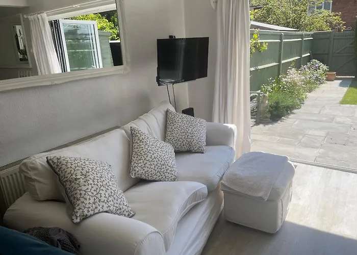 Comfortable Quiet Room In Shared 3 Bedroom Hse Centre