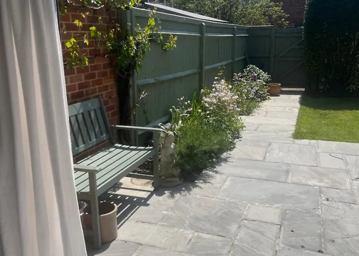 Comfortable Quiet Room In Shared 3 Bedroom Hse Centre